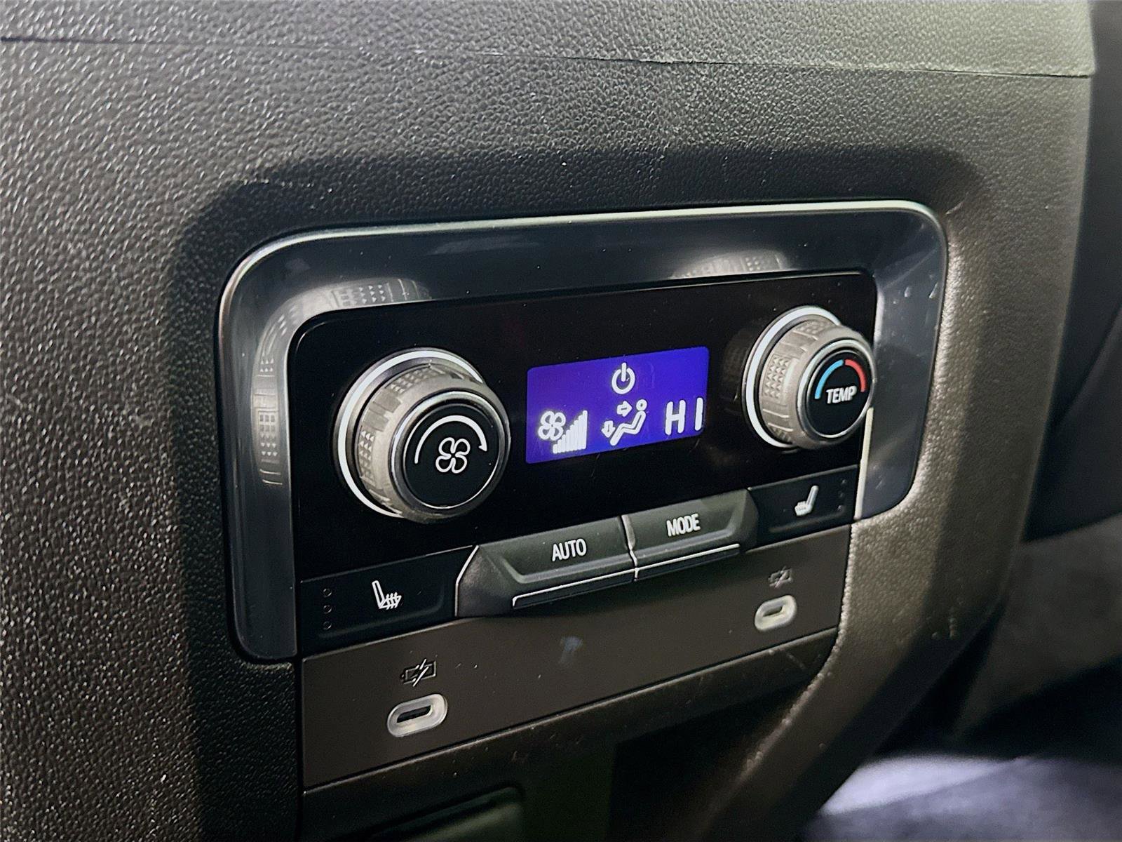 Used 2023 Chevrolet Tahoe Z71 w/ Luxury Package image 27