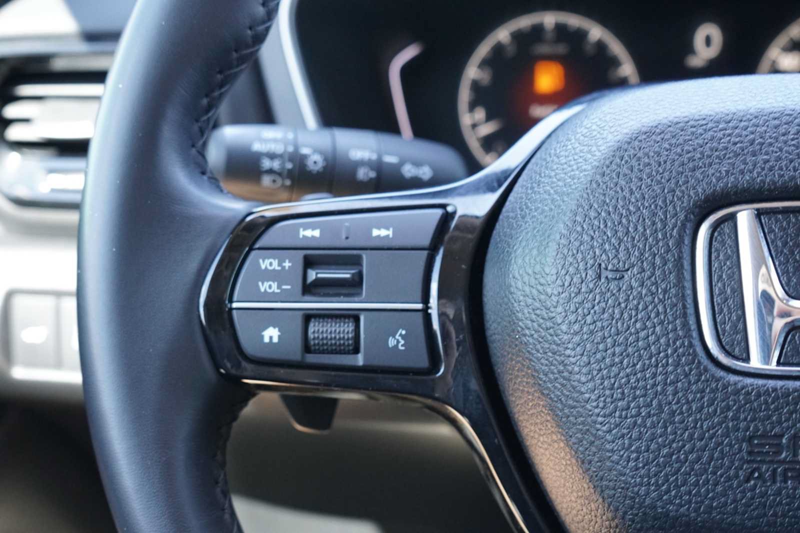 Used 2025 Honda Pilot EX-L image 14