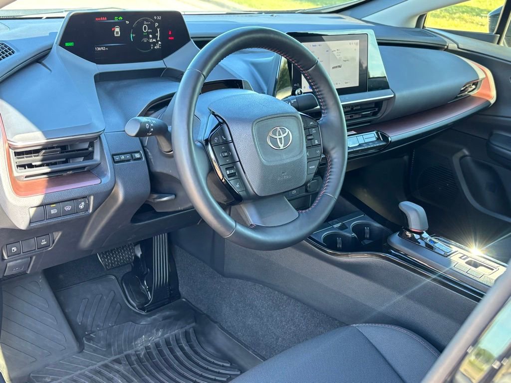 Used 2025 Toyota Prius Plug-In Hybrid FWD image 10