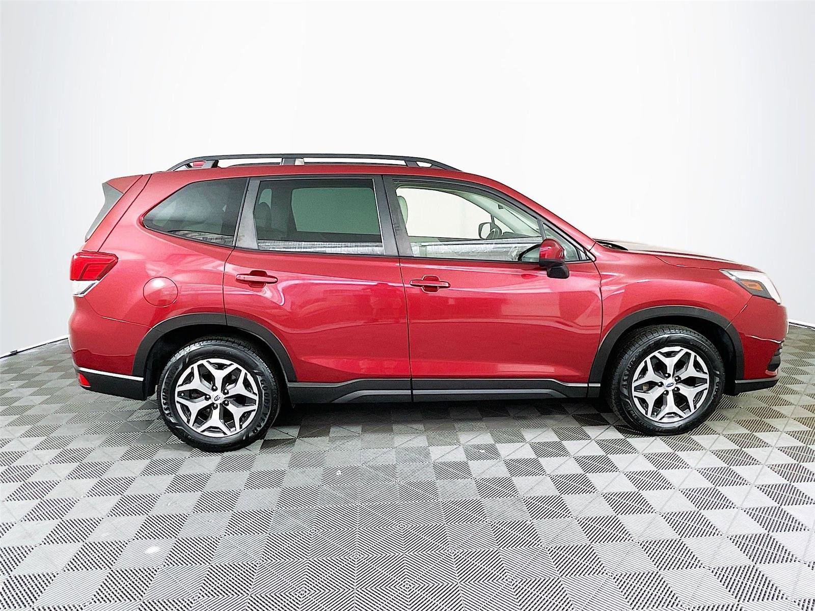 Certified 2023 Subaru Forester Premium AWD/4WD image 11