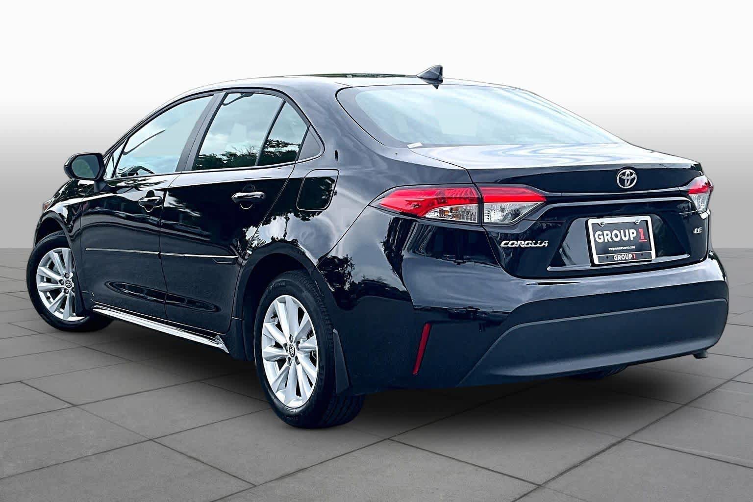 Used 2026 Toyota Corolla LE w/ LE Premium Package FWD image 12