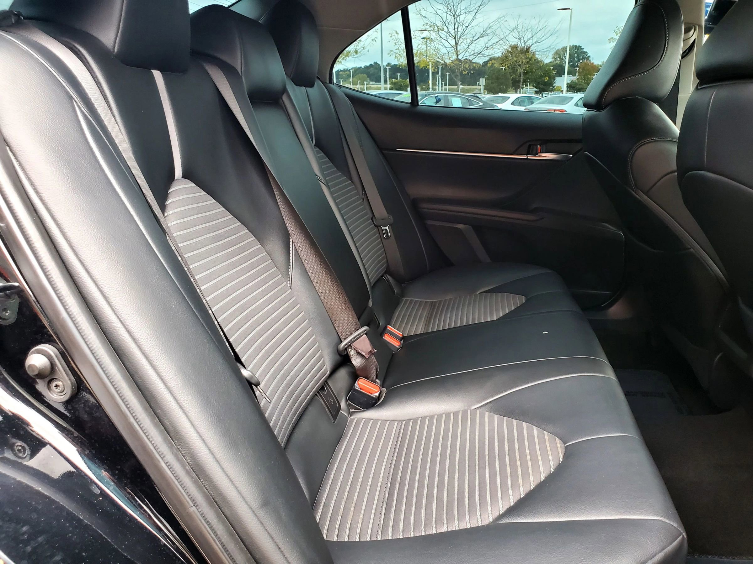 Used 2022 Toyota Camry SE image 12