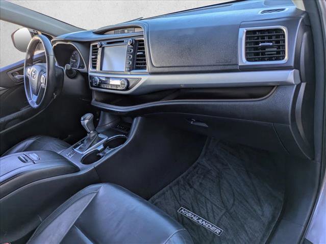 Used 2015 Toyota Highlander XLE image 25