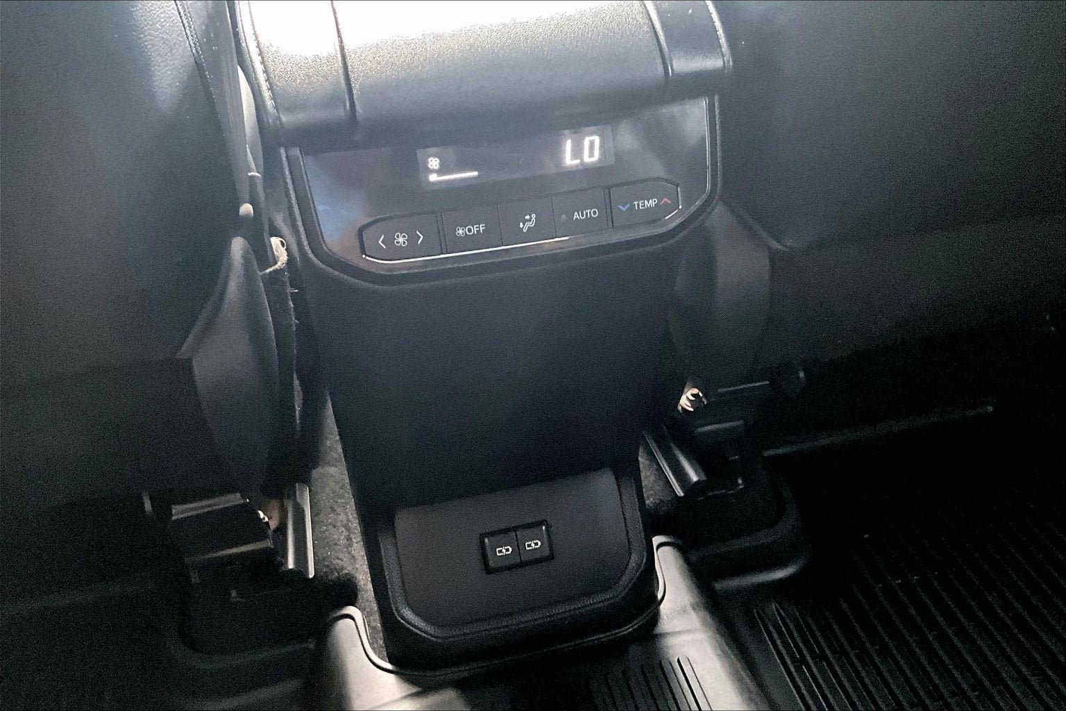 Used 2022 Toyota Highlander XSE AWD/4WD image 34