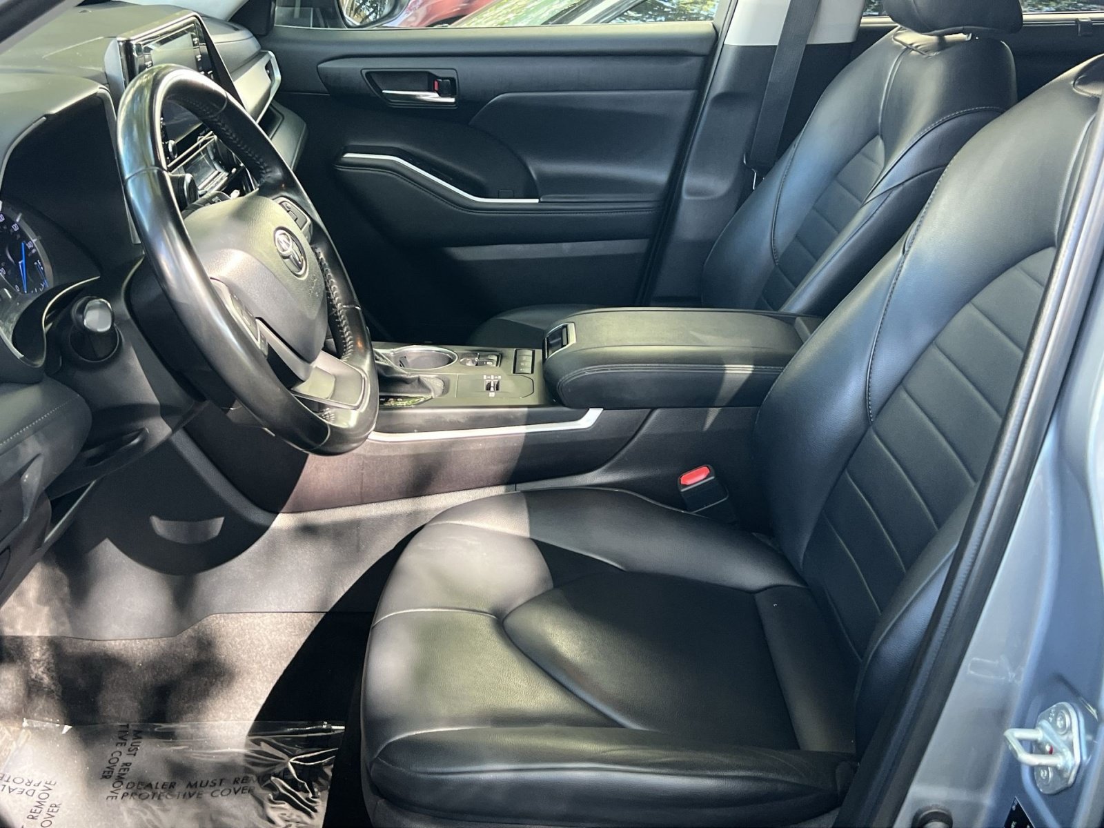 Used 2022 Toyota Highlander XLE AWD/4WD image 11