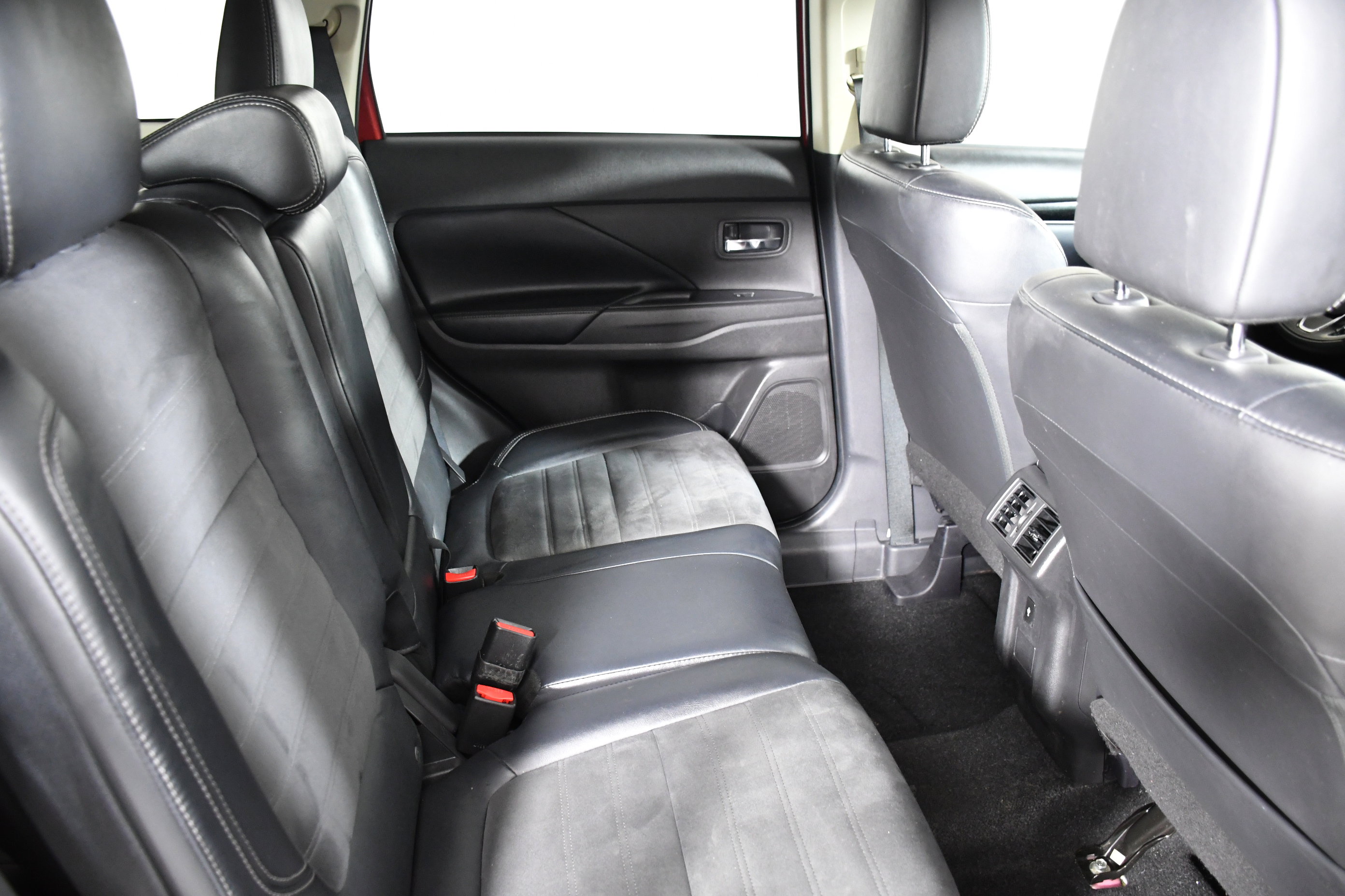 Used 2019 Mitsubishi Outlander LE image 26