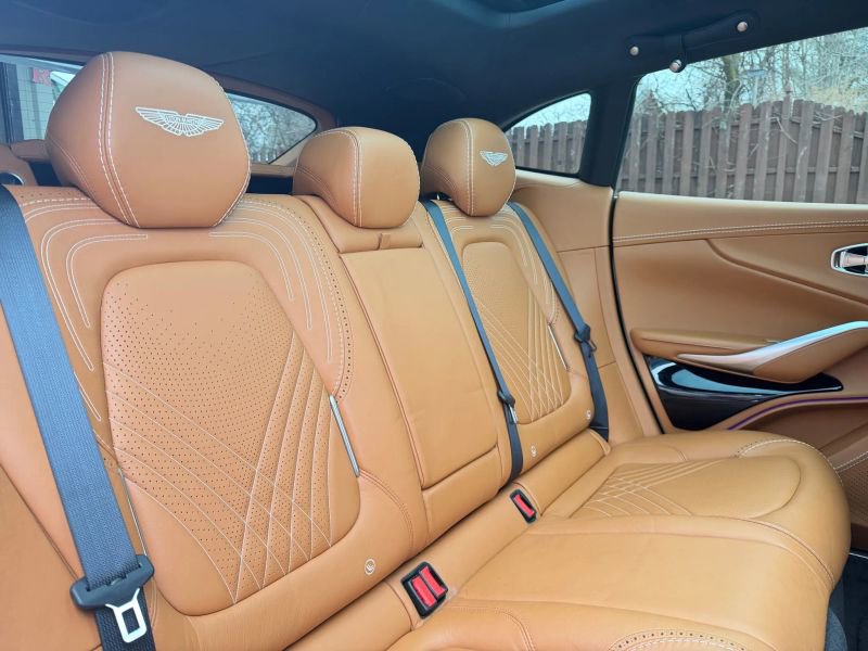 Used 2021 Aston Martin DBX image 27