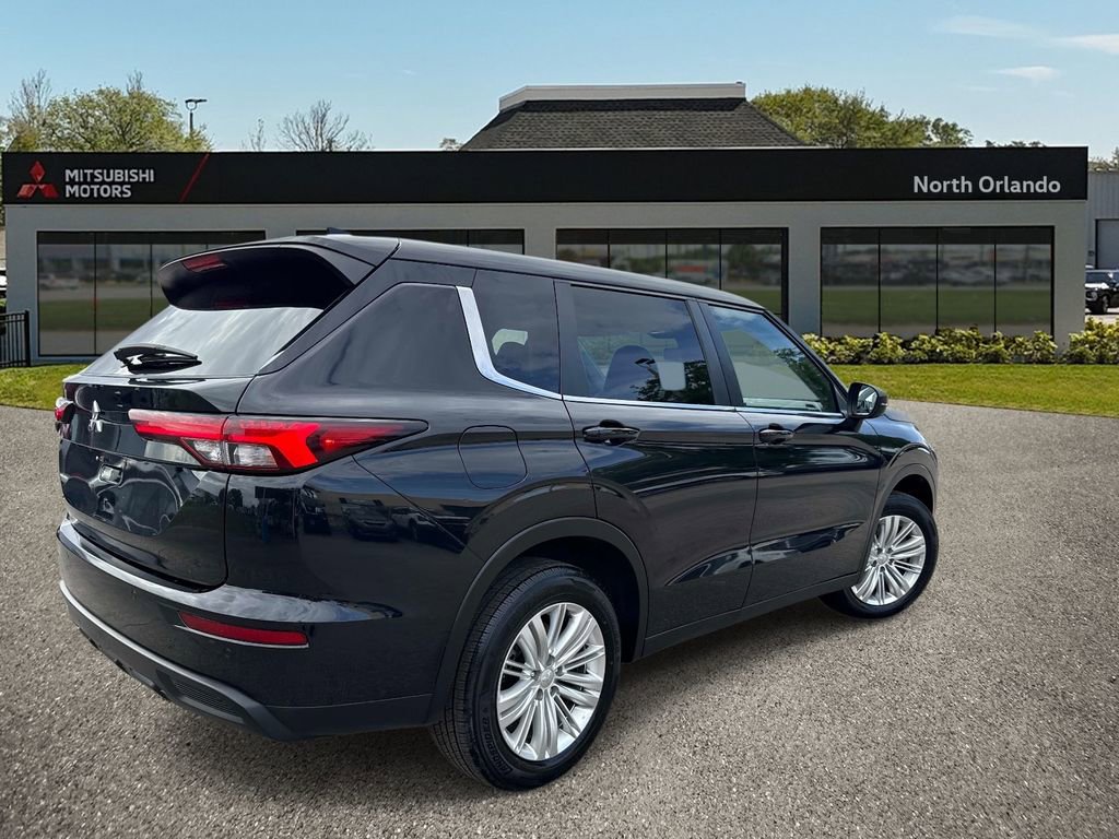 Used 2023 Mitsubishi Outlander ES FWD image 5
