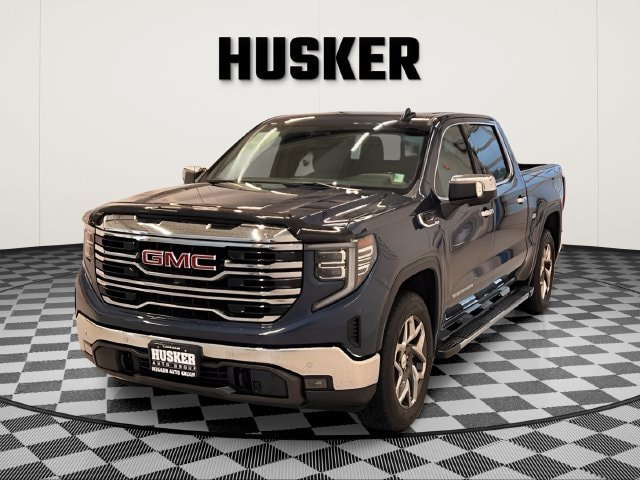 Used 2022 GMC Sierra 1500 SLT w/ SLT Premium Plus Package AWD/4WD image 2