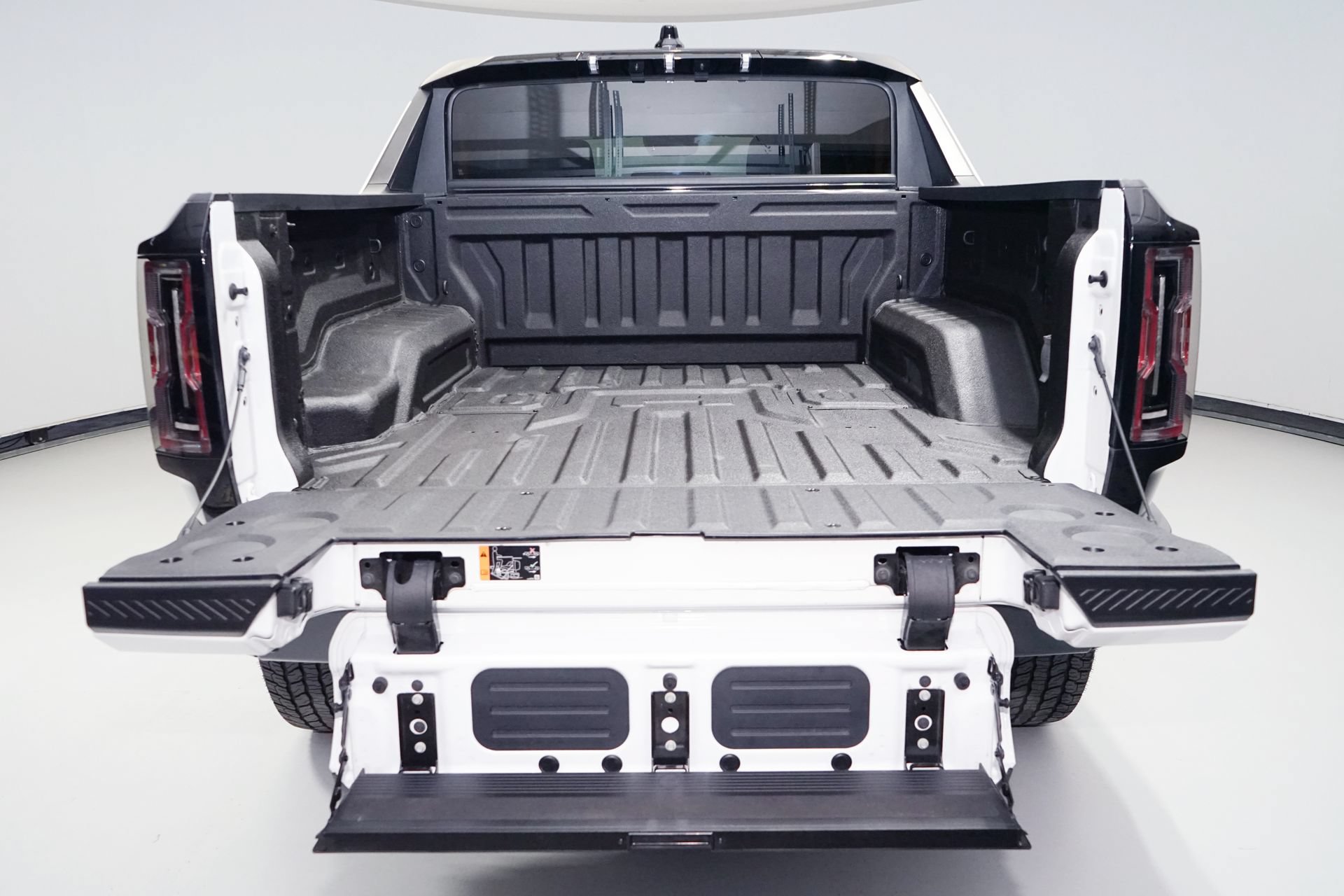 Used 2026 GMC Hummer EV 4x4 Crew Cab w/ LPO, Dark Essentials Package image 26