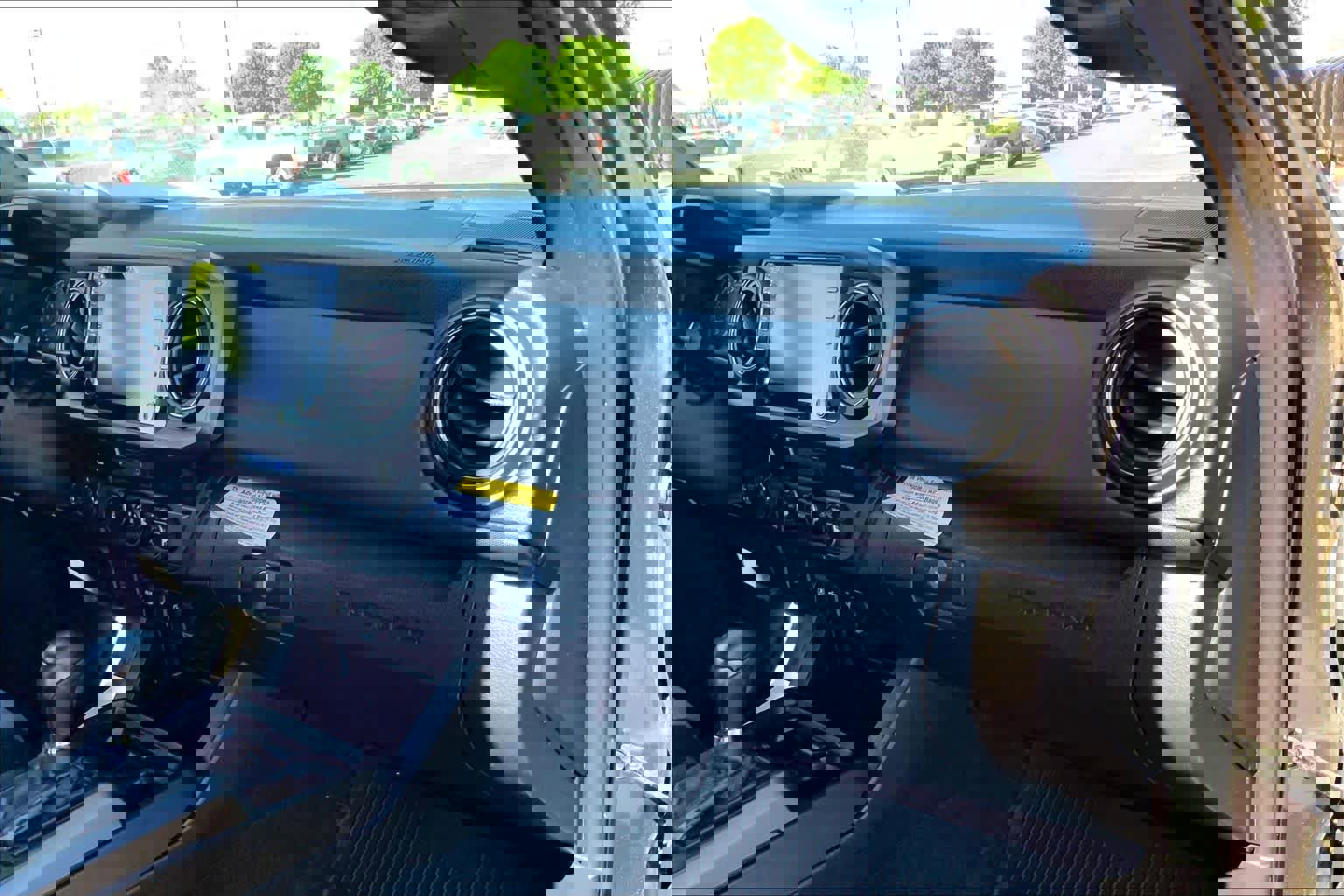 Used 2022 Toyota Tacoma TRD Off-Road image 16