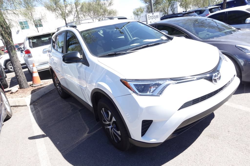Used 2016 Toyota RAV4 LE FWD image 2