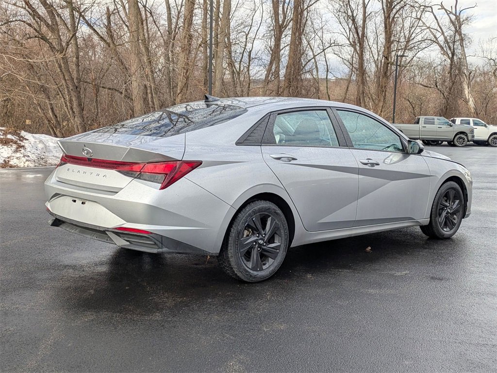 Used 2021 Hyundai Elantra SEL image 3
