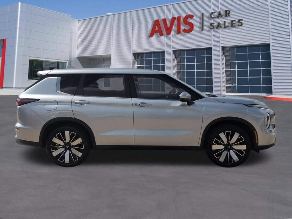 Used 2025 Mitsubishi Outlander SE AWD/4WD image 5