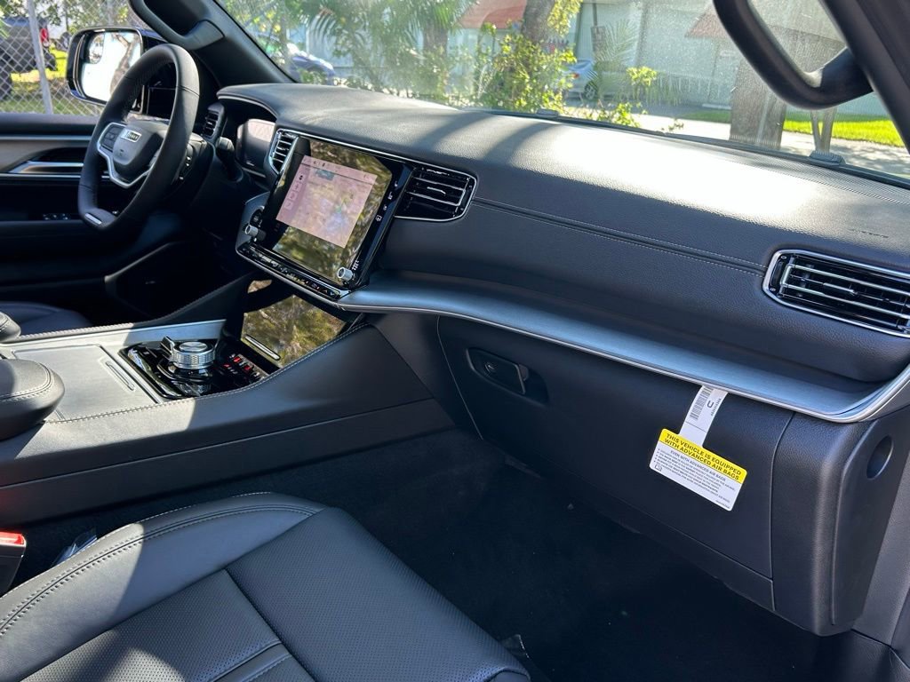 New 2025 Jeep Wagoneer L Series II w/ Premium Group I image 30