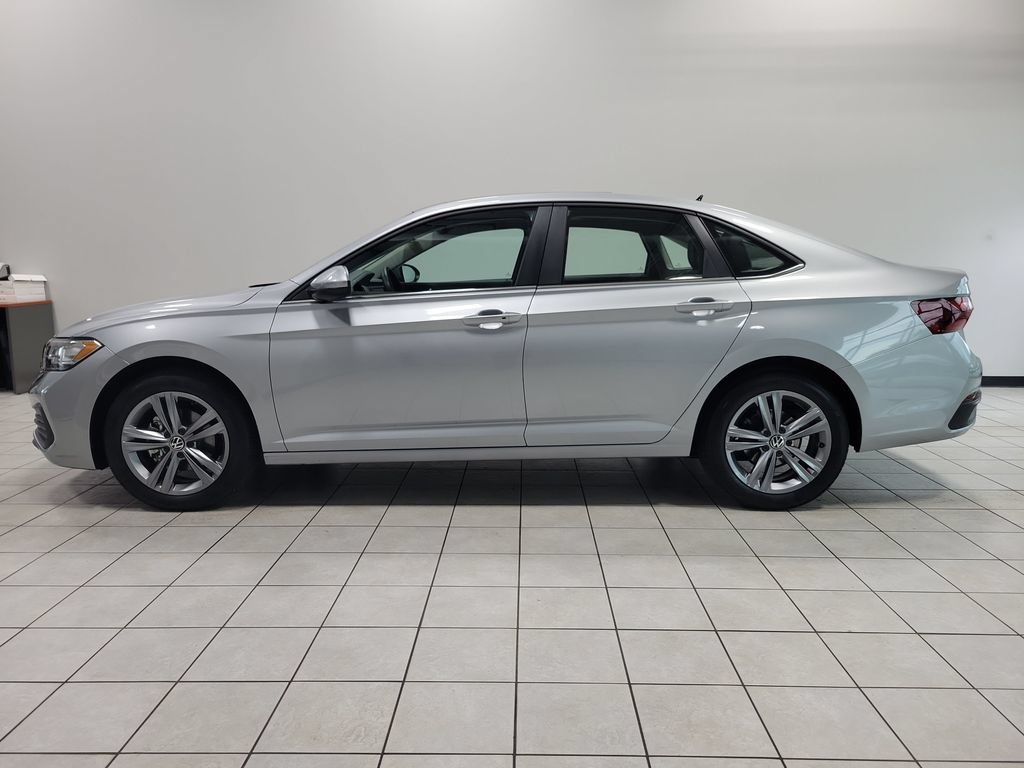 Used 2023 Volkswagen Jetta SE w/ Panoramic Sunroof Package FWD image 9