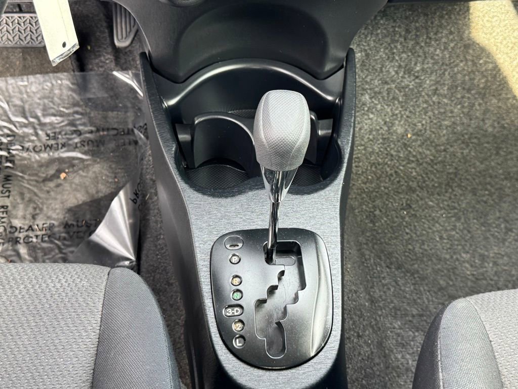 Used 2012 Toyota Yaris LE image 29