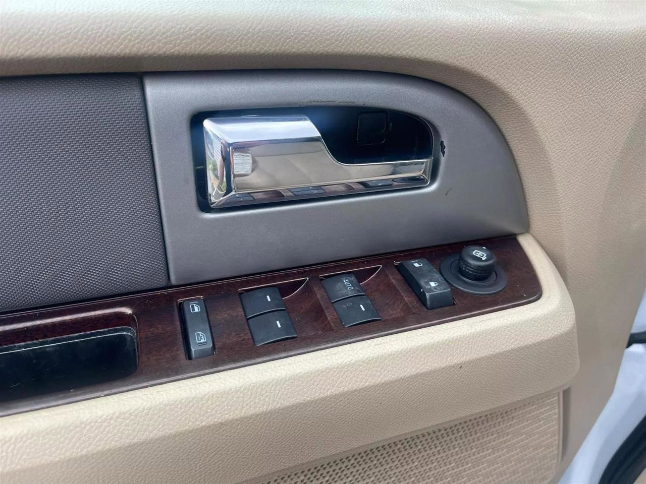 Used 2012 Ford Expedition XLT image 18