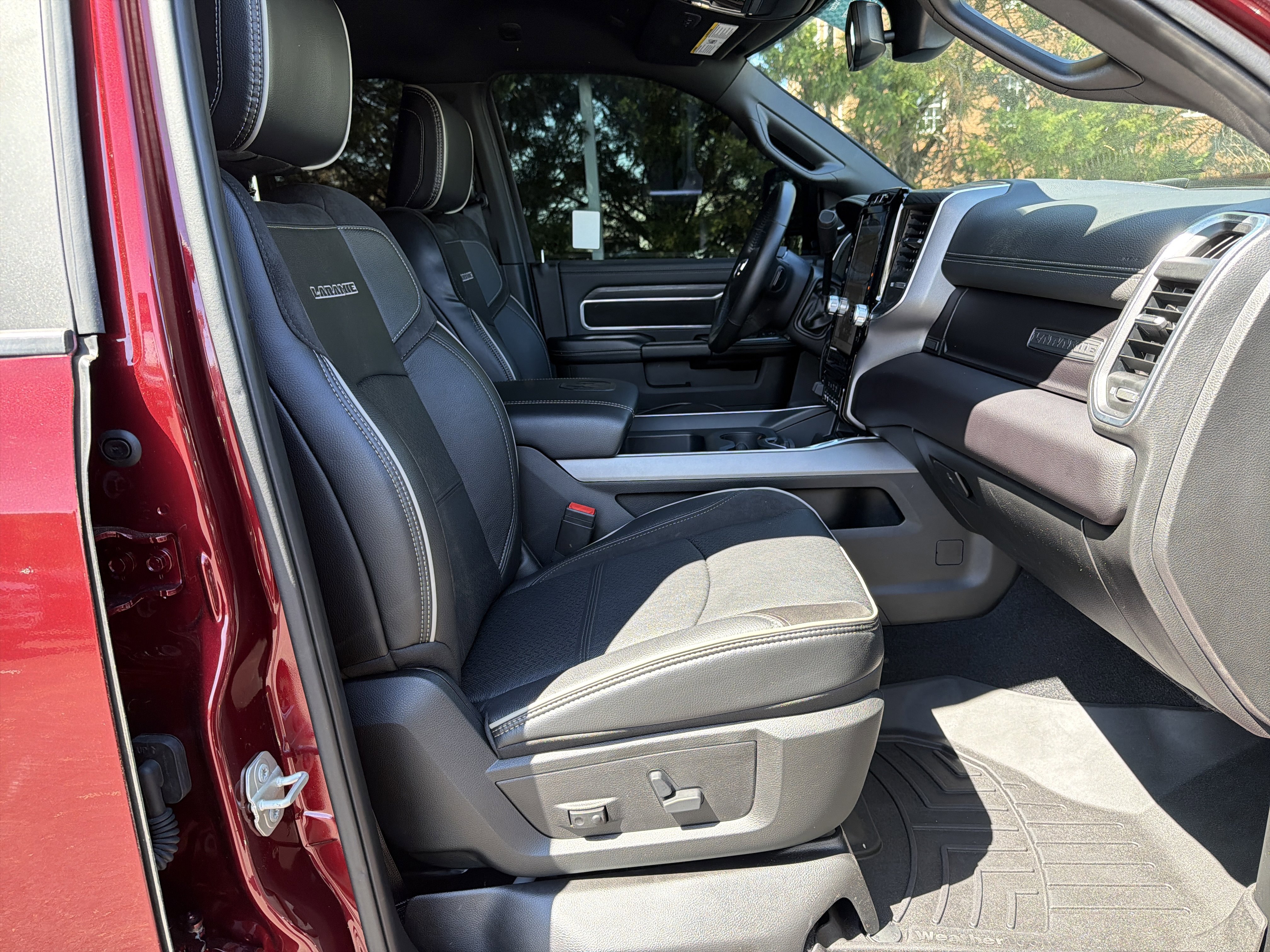 Used 2024 RAM 3500 Laramie w/ Night Edition image 32