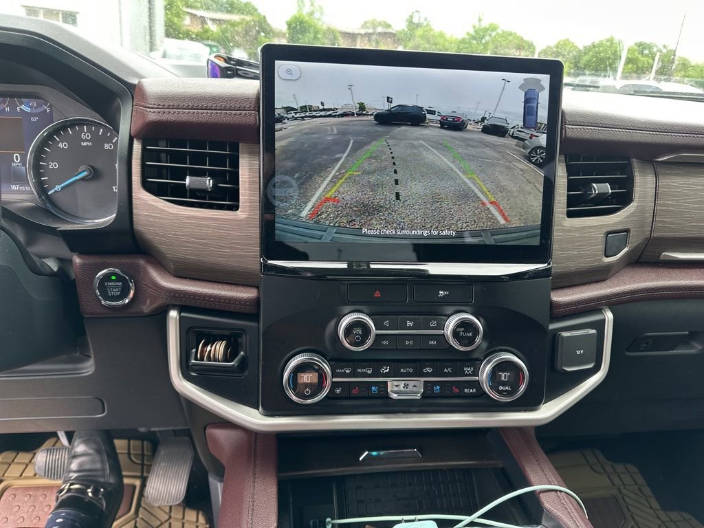 Used 2023 Ford Expedition Limited image 3