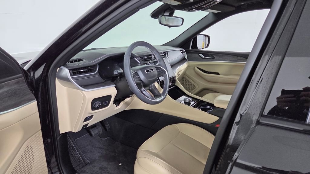 Used 2023 Jeep Grand Cherokee L Limited image 16