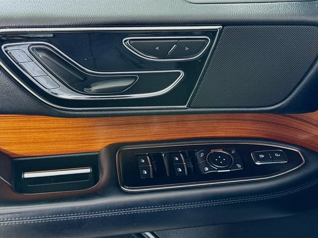Used 2018 Lincoln Navigator L Select RWD image 19