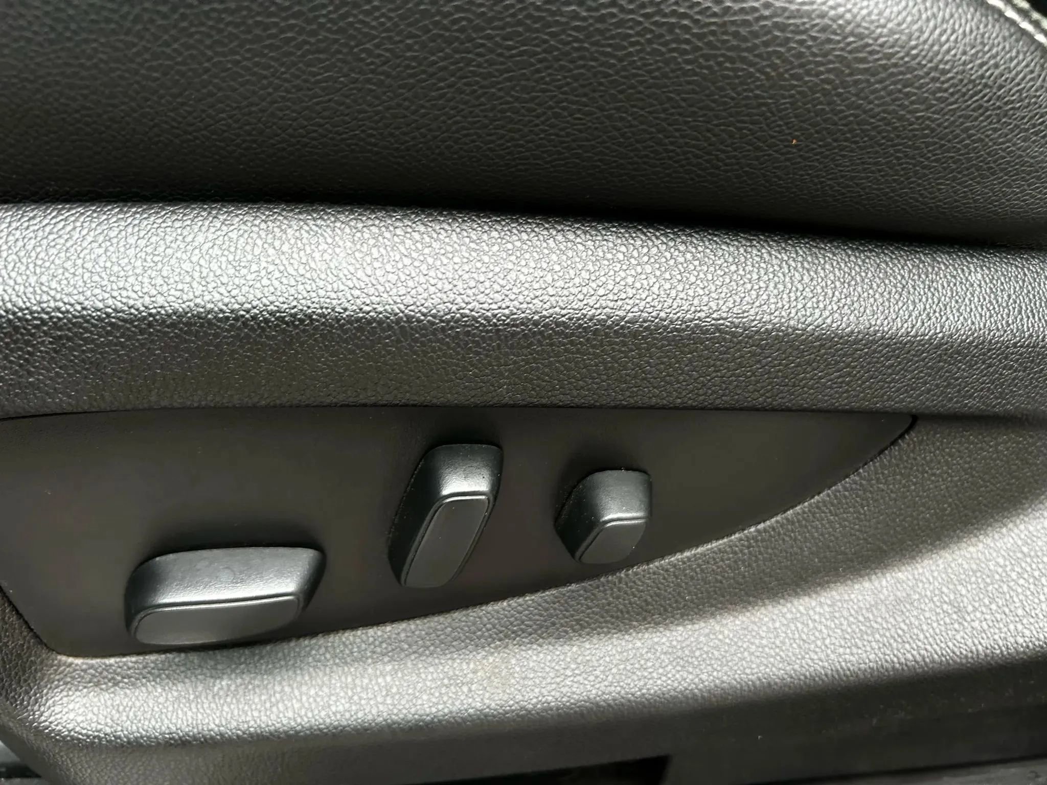 Used 2018 Chevrolet Suburban Premier image 37