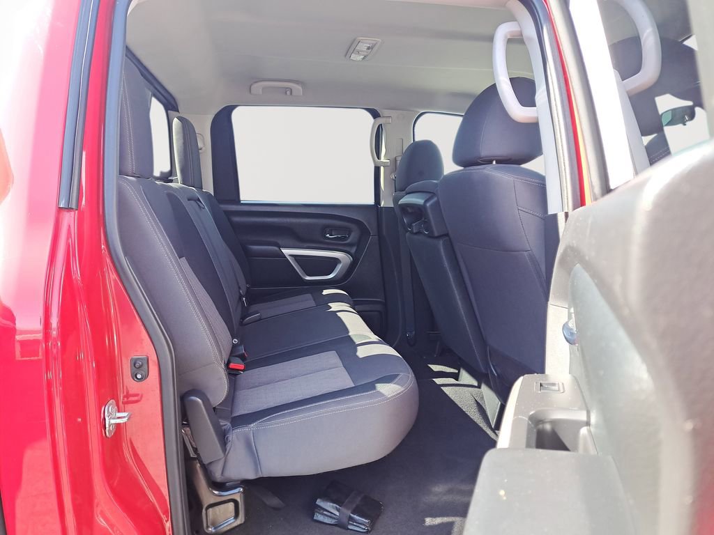 Used 2022 Nissan Titan SV AWD/4WD image 16