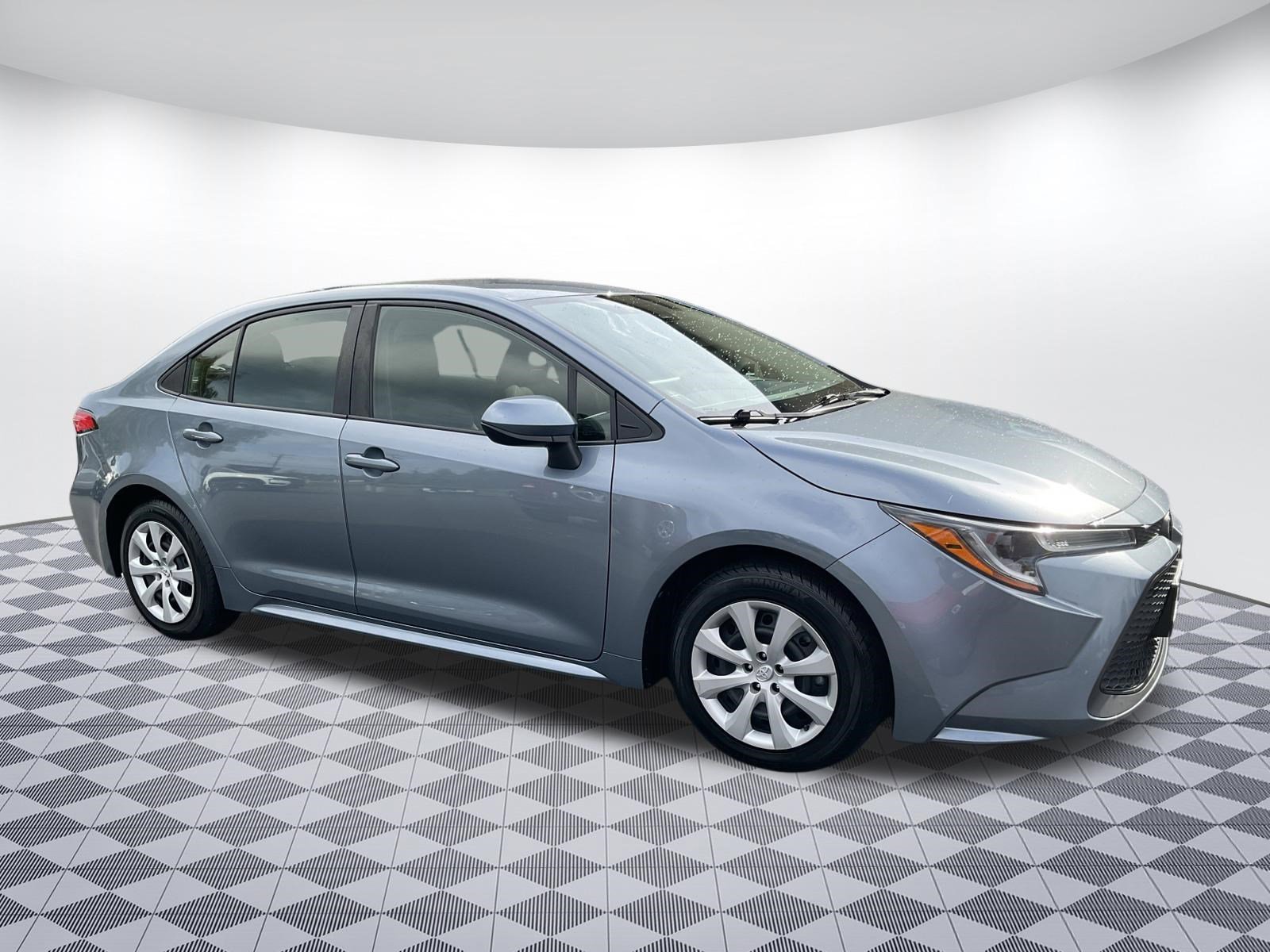 Used 2022 Toyota Corolla LE FWD image 1