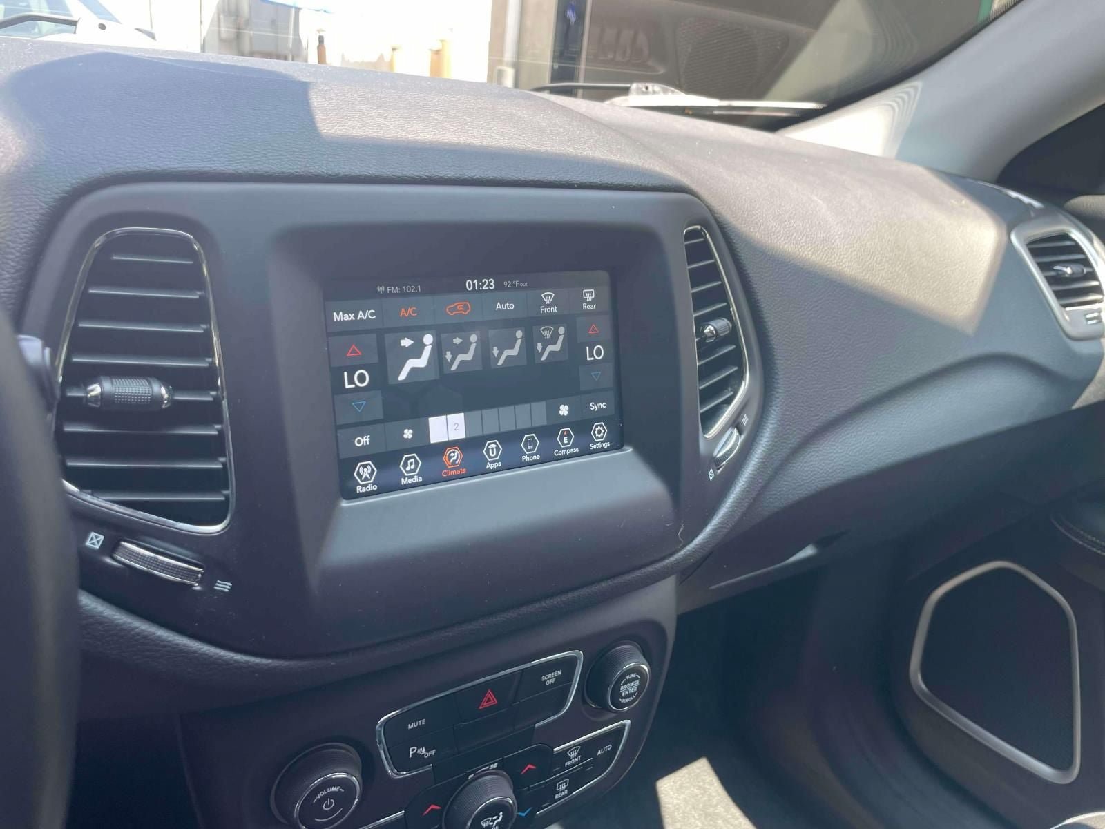 Used 2018 Jeep Compass Latitude w/ Popular Equipment Group AWD/4WD image 27