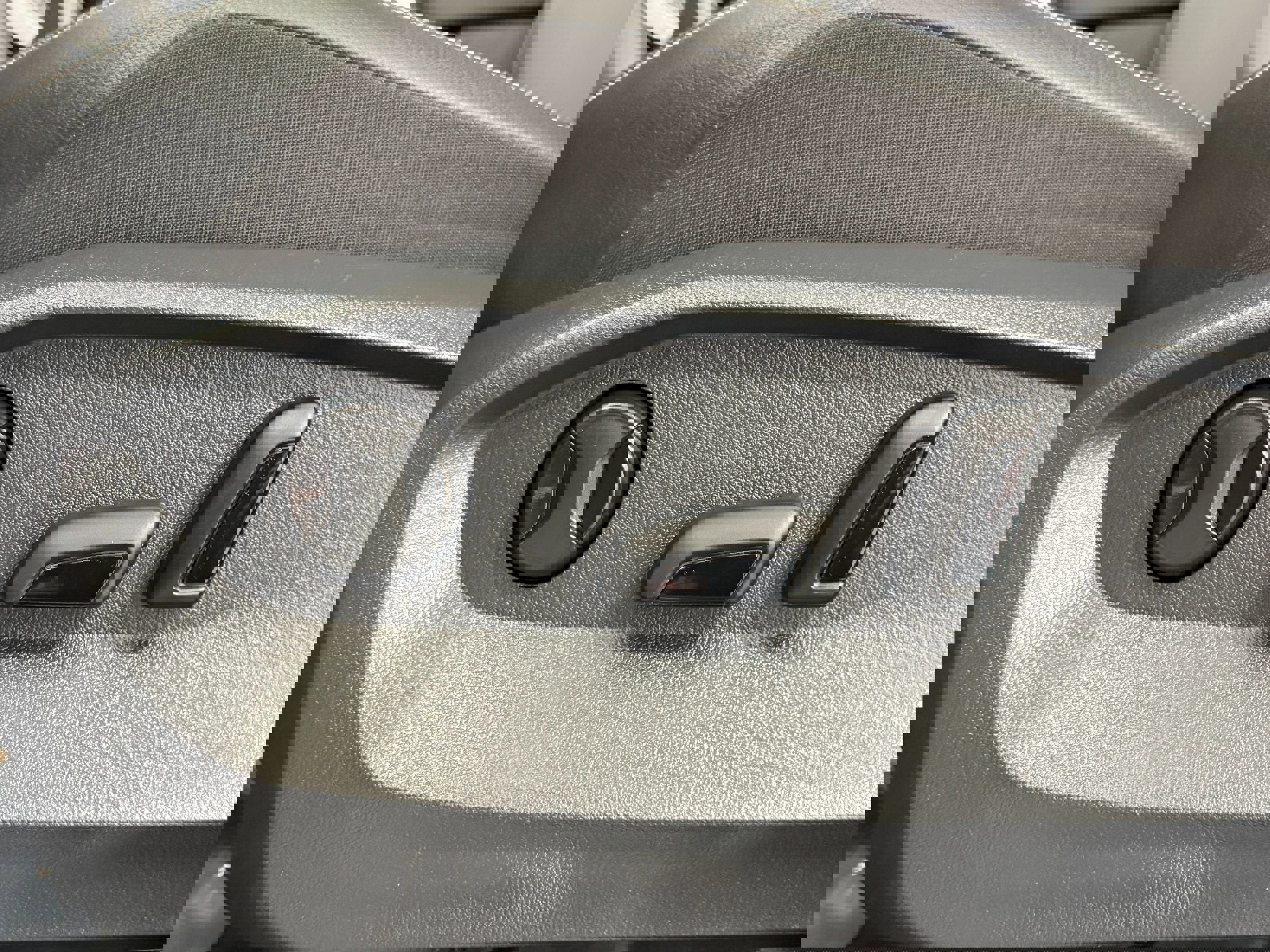 Used 2024 Volkswagen Tiguan SE R-Line image 29