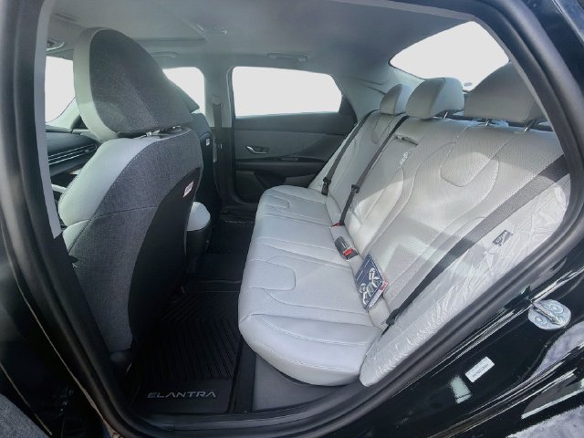 New 2026 Hyundai Elantra SEL Sport FWD image 25