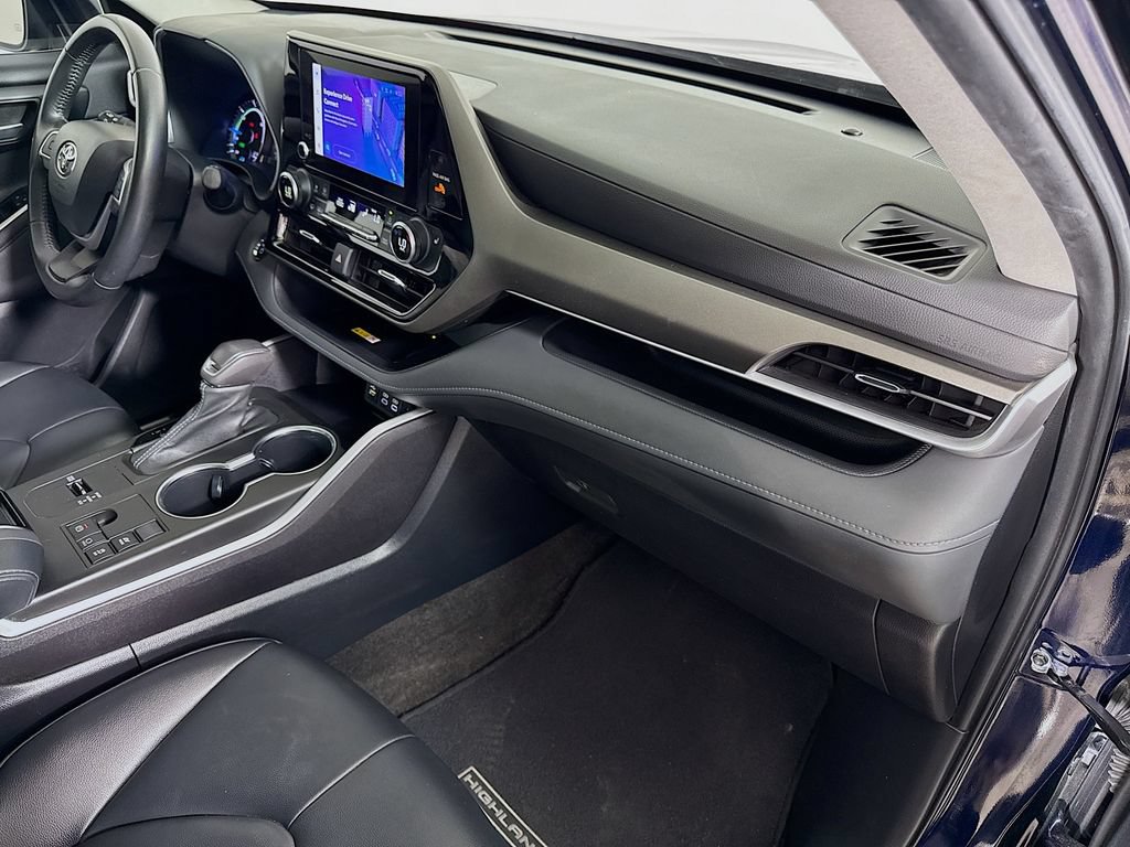 Used 2023 Toyota Highlander XLE FWD image 31