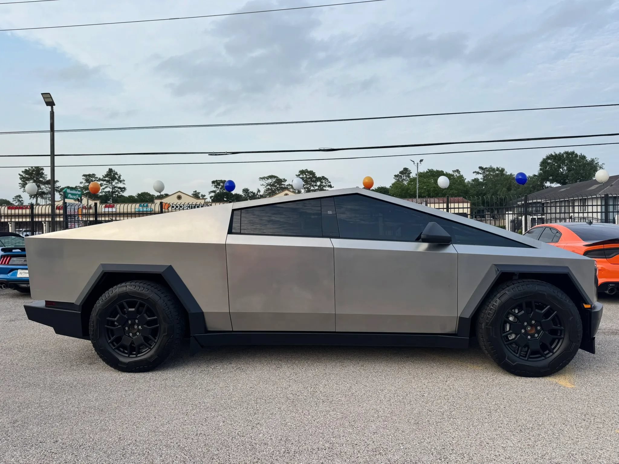Used 2024 Tesla Cybertruck AWD Crew Cab image 11