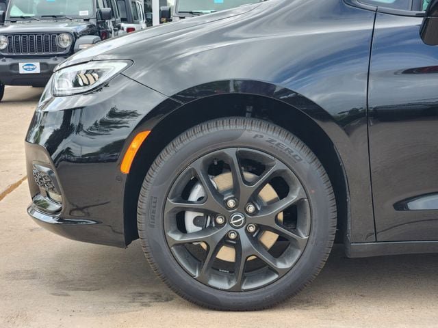 New 2026 Chrysler Pacifica Select AWD/4WD image 6