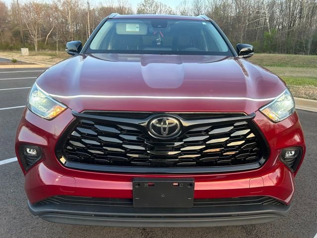 Used 2022 Toyota Highlander XLE image 3