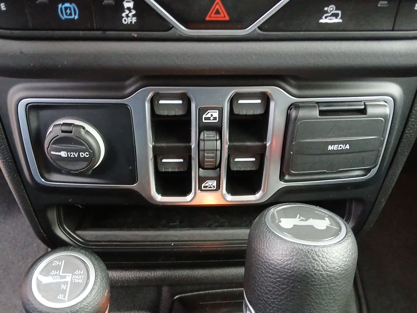 Used 2025 Jeep Wrangler Sahara image 42