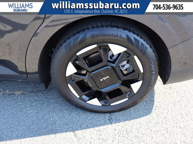 Used 2025 Kia Carnival EX FWD image 41