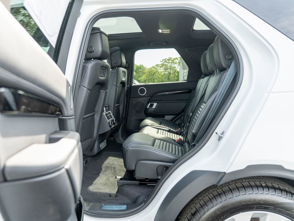 New 2025 Land Rover Discovery S image 20