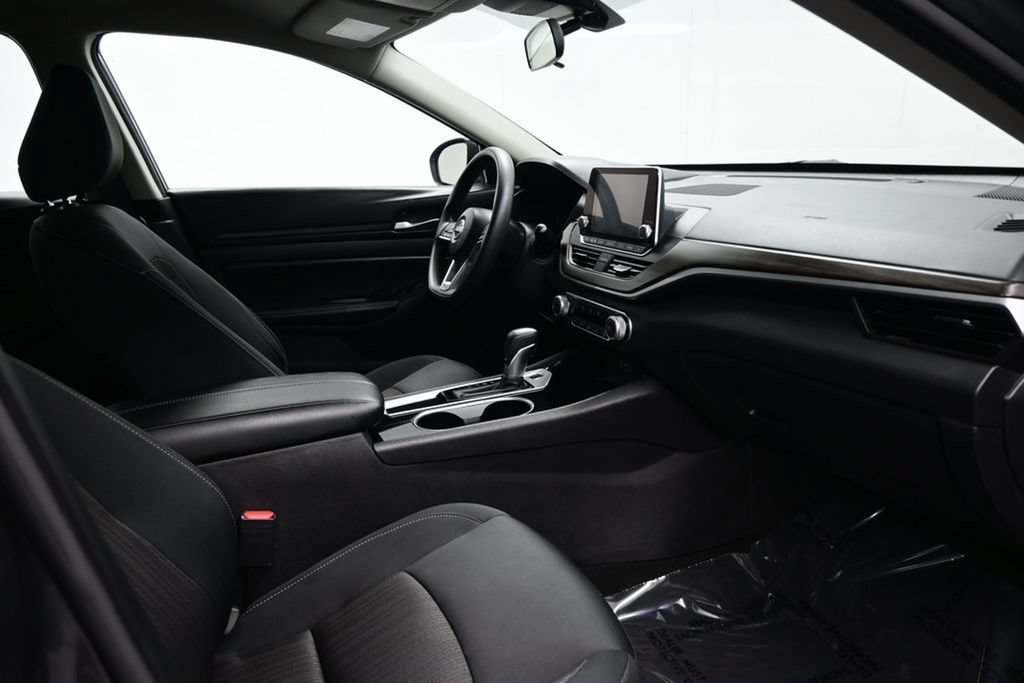 Used 2024 Nissan Altima 2.5 SV FWD image 11
