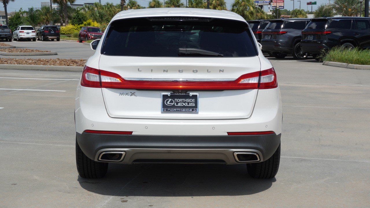Used 2016 Lincoln MKX Premiere w/ Cargo Accessories Package FWD image 7