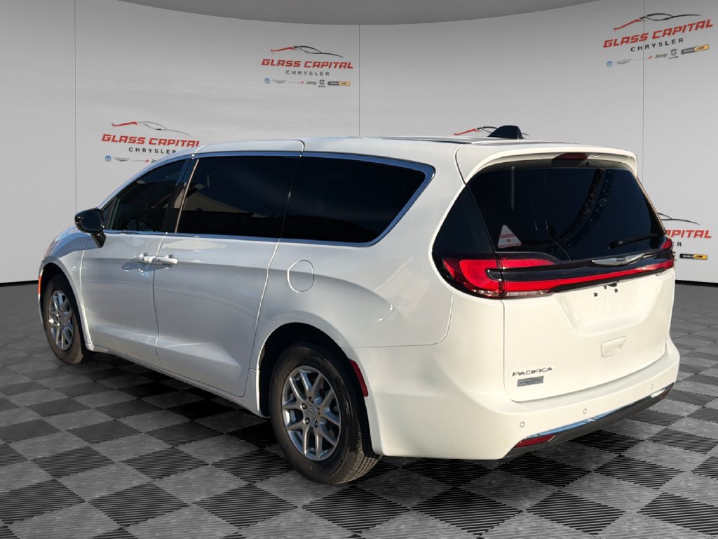 Used 2026 Chrysler Pacifica Select FWD image 5