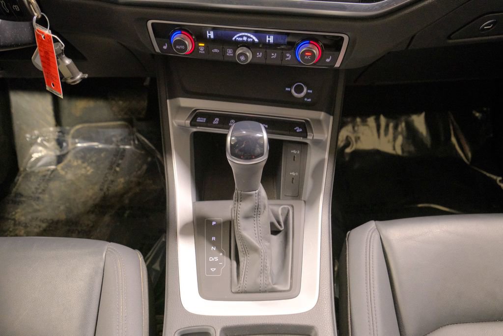Used 2025 Audi Q3 2.0T Premium image 34