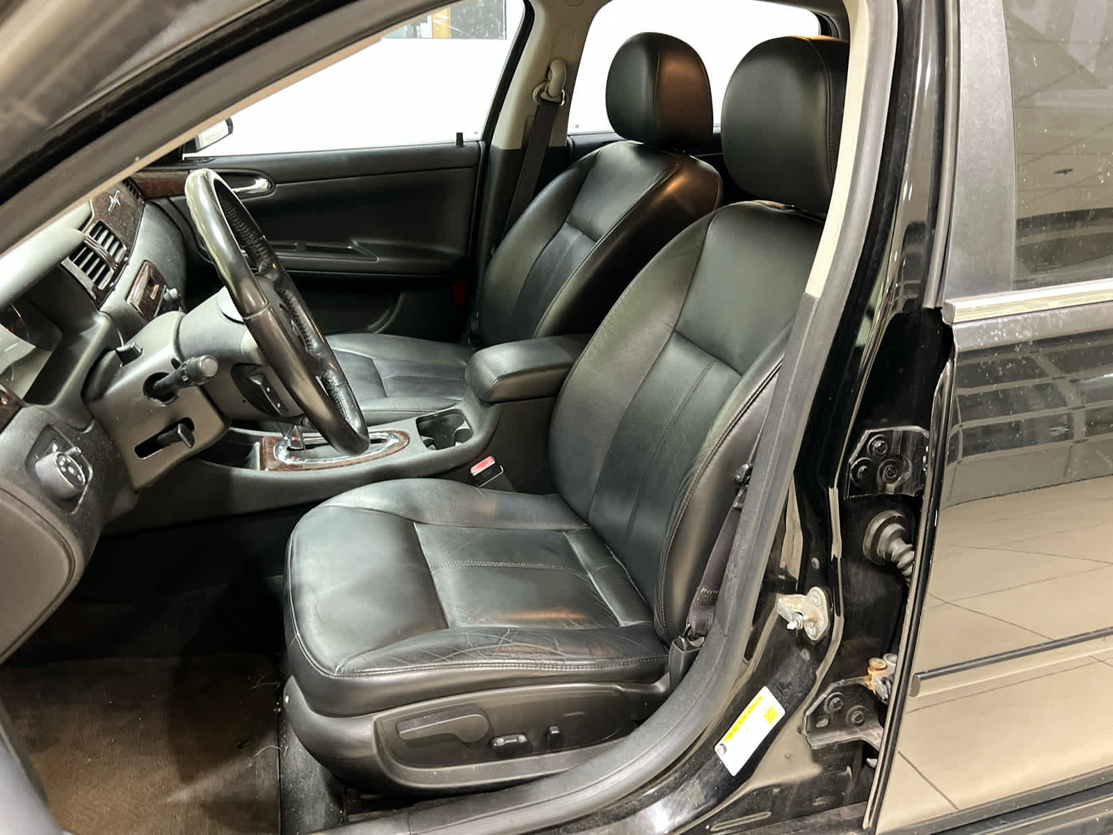 Used 2013 Chevrolet Impala LTZ FWD image 11
