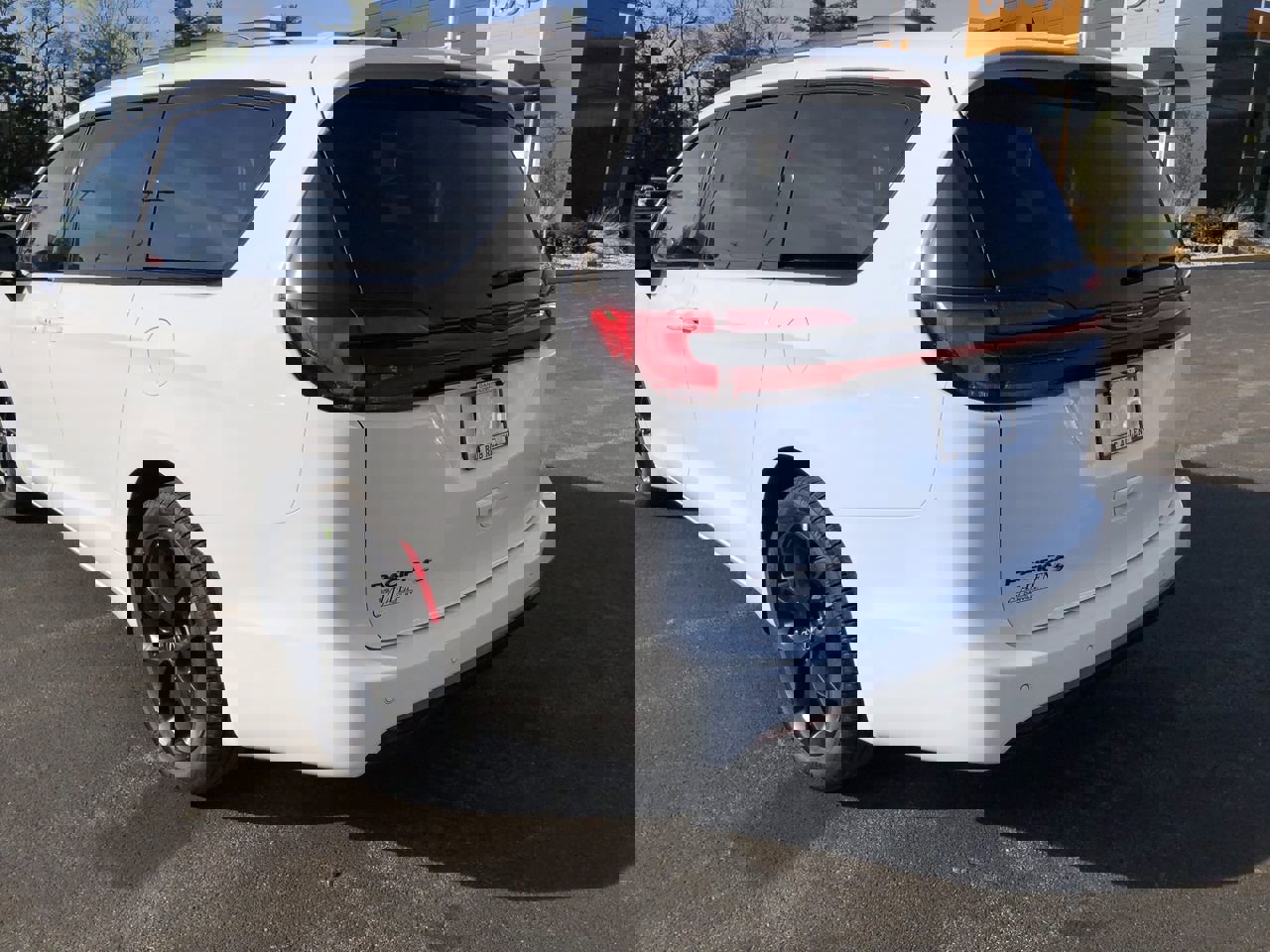 New 2026 Chrysler Pacifica Select image 12