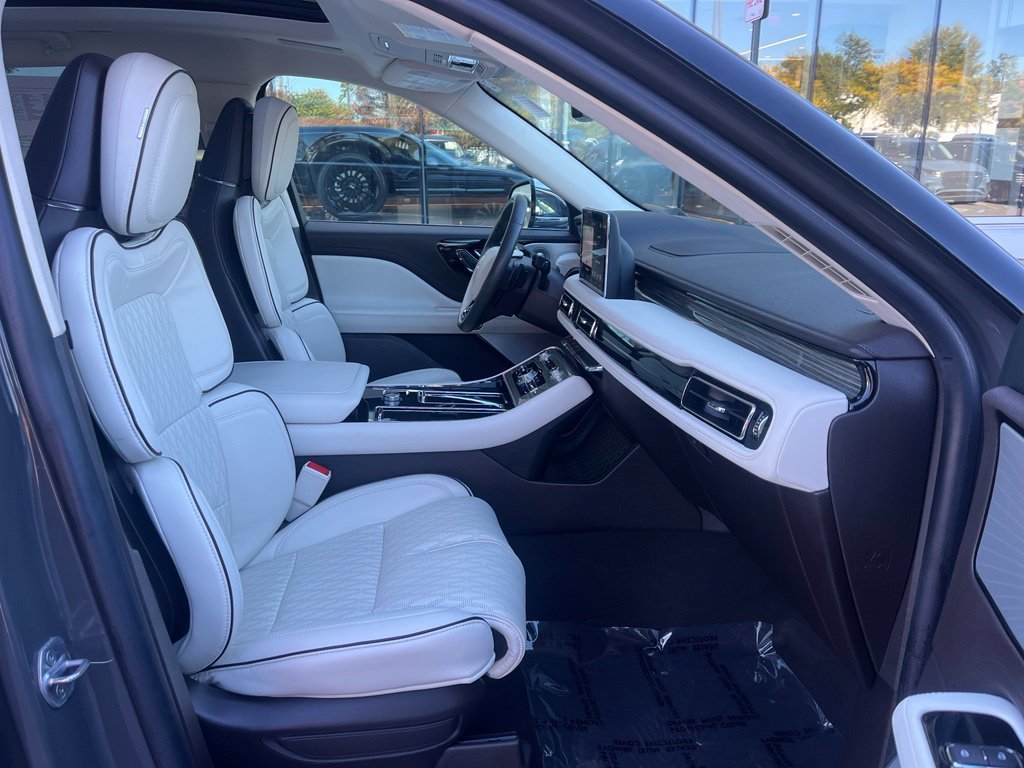 Certified 2022 Lincoln Aviator Black Label Grand Touring w/ Class IV Trailer Tow Package AWD/4WD image 21