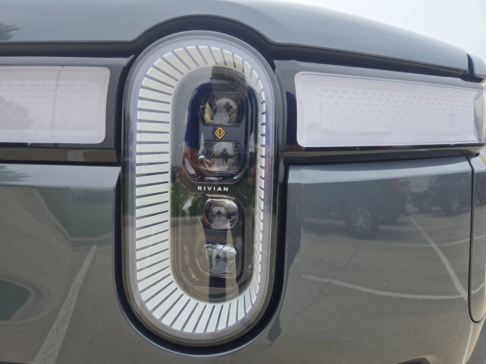 Used 2022 Rivian R1T Adventure AWD/4WD image 9