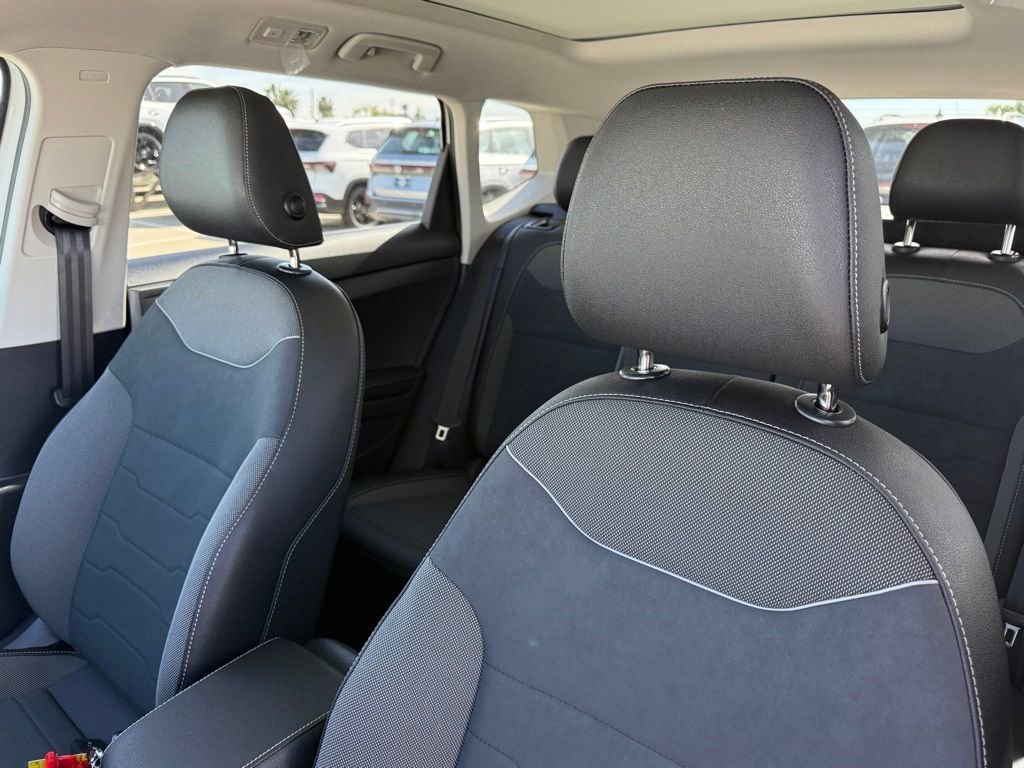 New 2026 Volkswagen Taos SE image 12