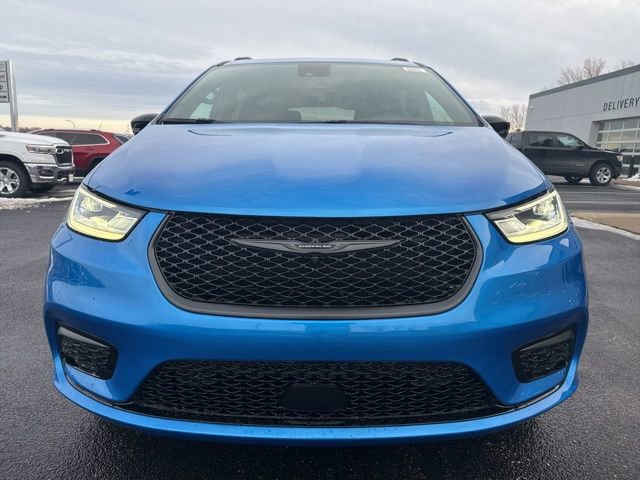 New 2026 Chrysler Pacifica Select w/ S Appearance Package image 2