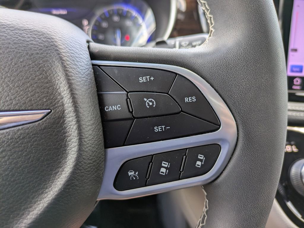 Used 2022 Chrysler Pacifica Limited image 28